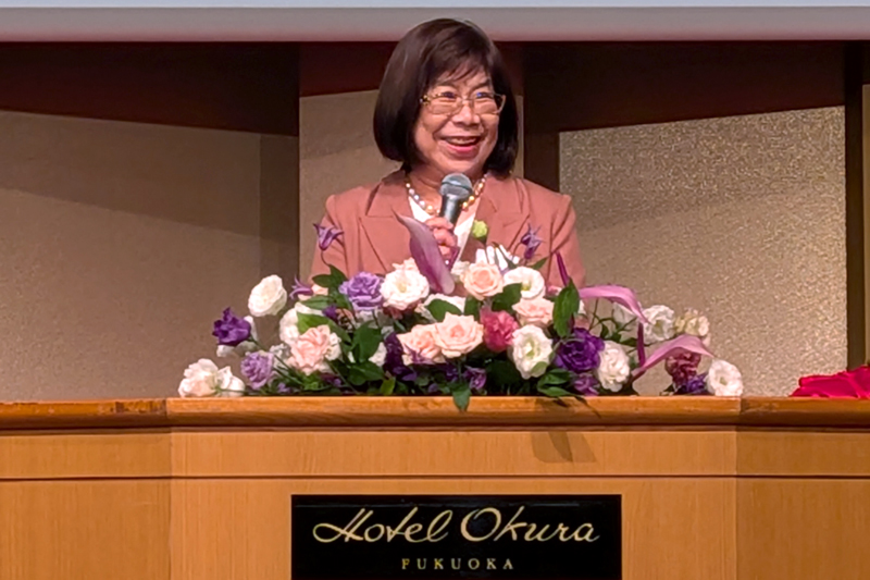 あいさつを行う凌会長