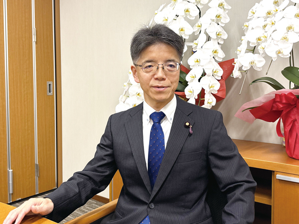 参議院議員（自民党全国比例区）　 見坂茂範 氏