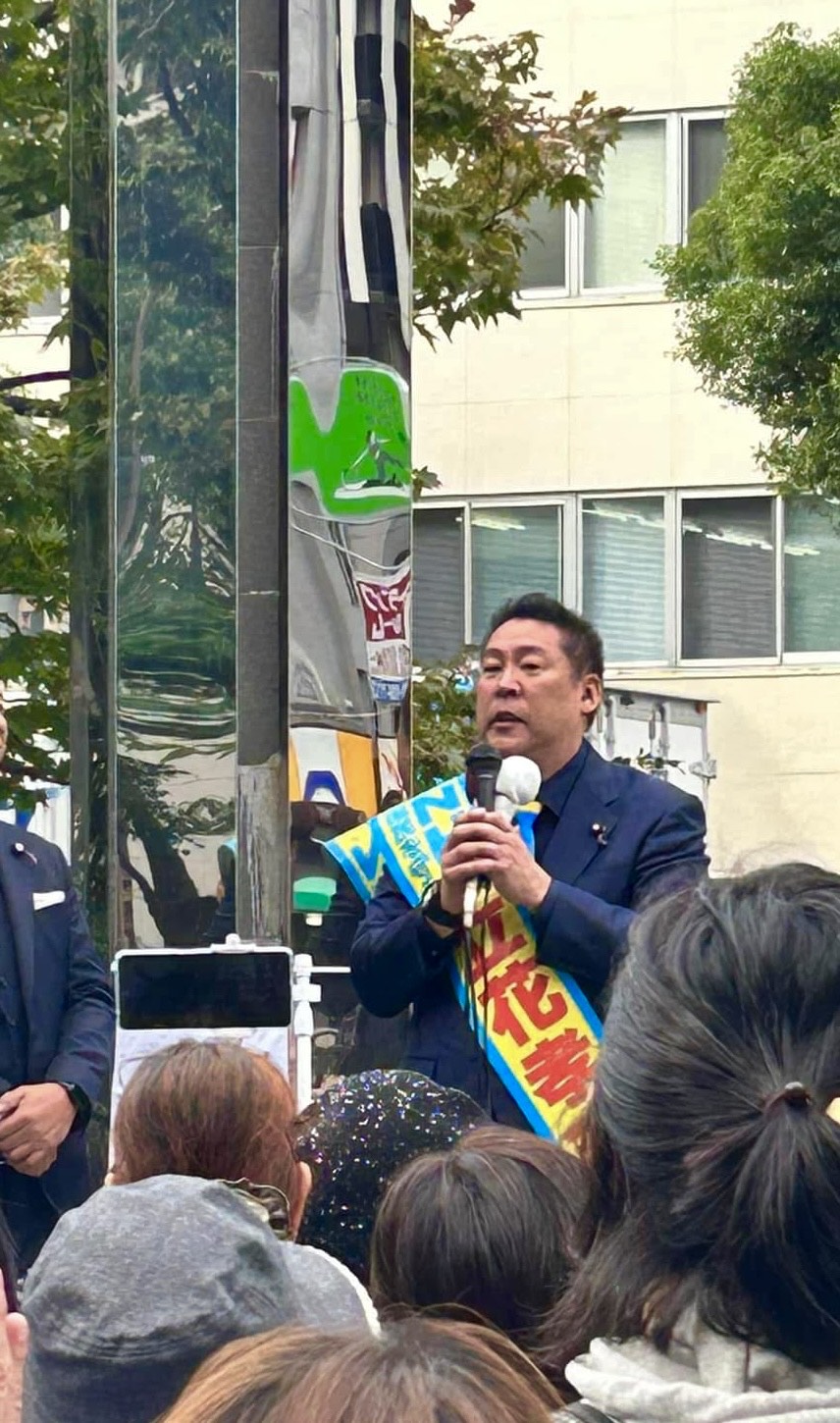 演説するNHK党党首・立花氏