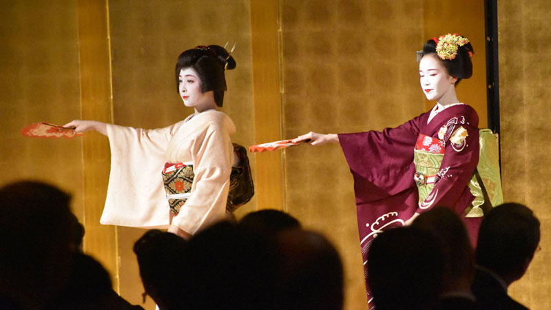 京都宮川町「いし初」舞妓・芸妓による祝舞