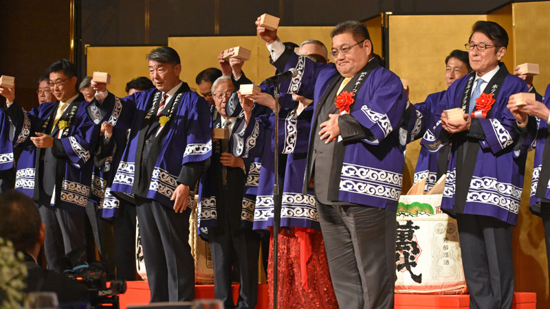 乾杯の挨拶を行う福岡ソフトバンクホークス（株）代表取締役専務COO太田宏昭氏