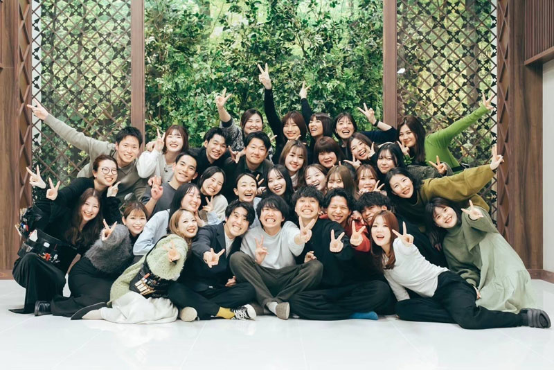 「働きがいのある会社研究所」の職場人気ランキングにおいて九州・沖縄地域で2年連続第2位のフォトスタジオ「studio clori.」