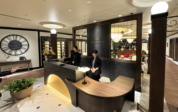 切符売り場をイメージした「シグニチャー日本生命丸の内ビル」のレセプション