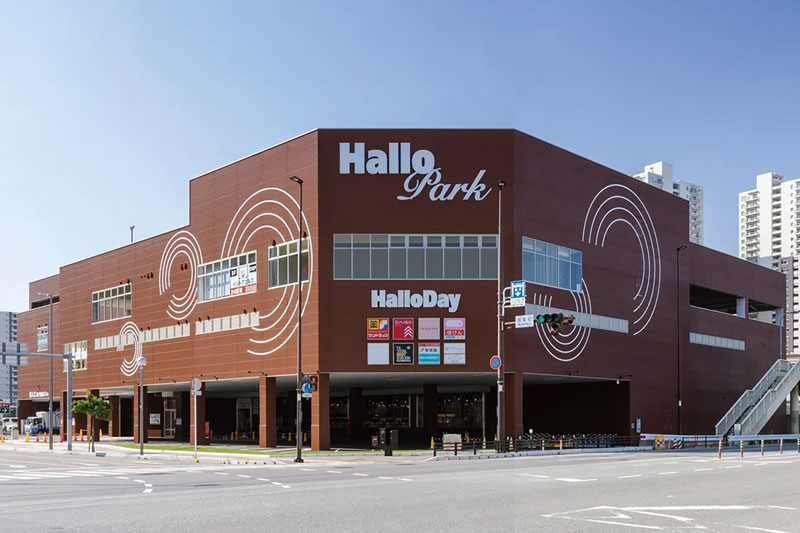 施工を手がけたS造4階建の商業施設・ハローパーク千早（福岡市東区）