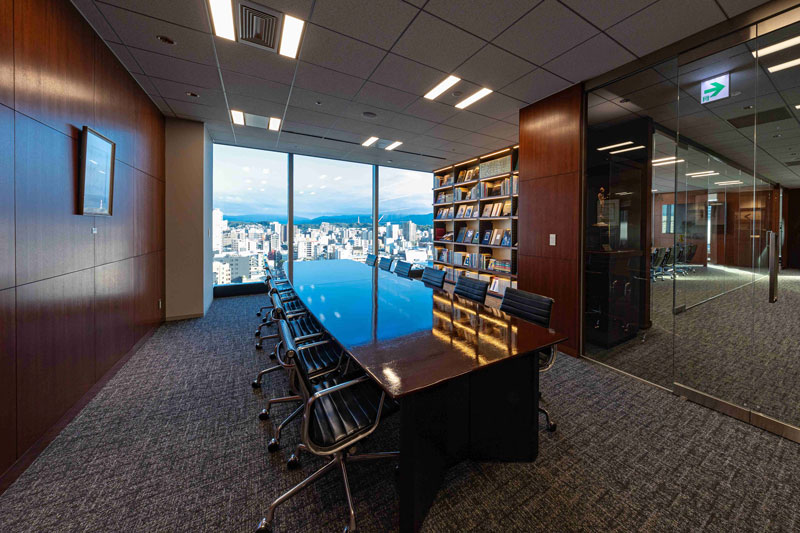 福岡の街を一望できる会議室A