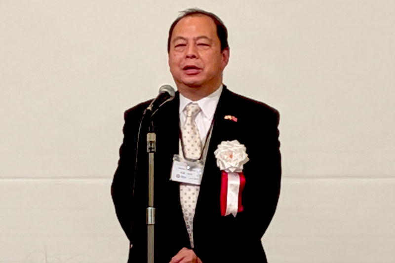 主催者として挨拶をする大倉会長