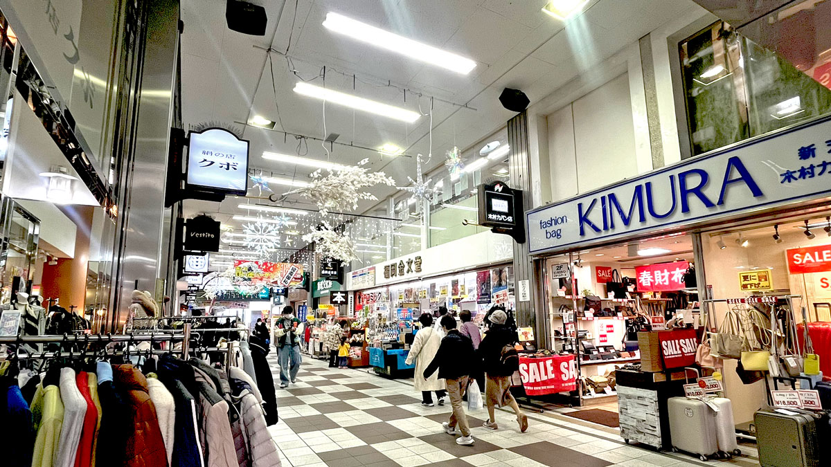 2階建ての建物が並ぶ現在のまち並み