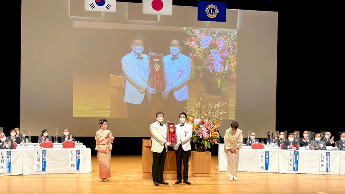 第68回年次大会での古川ガバナーと二場ガバナーエレクト