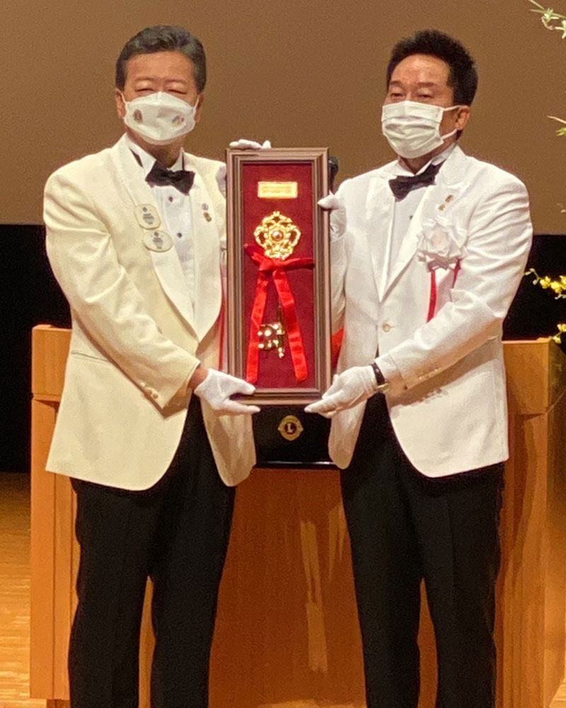 古川ガバナー（左）と二場ガバナーエレクト（右）