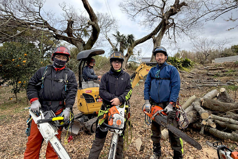 ライザンフォレストリーのチームメンバー。右から2番目が吉村翼氏