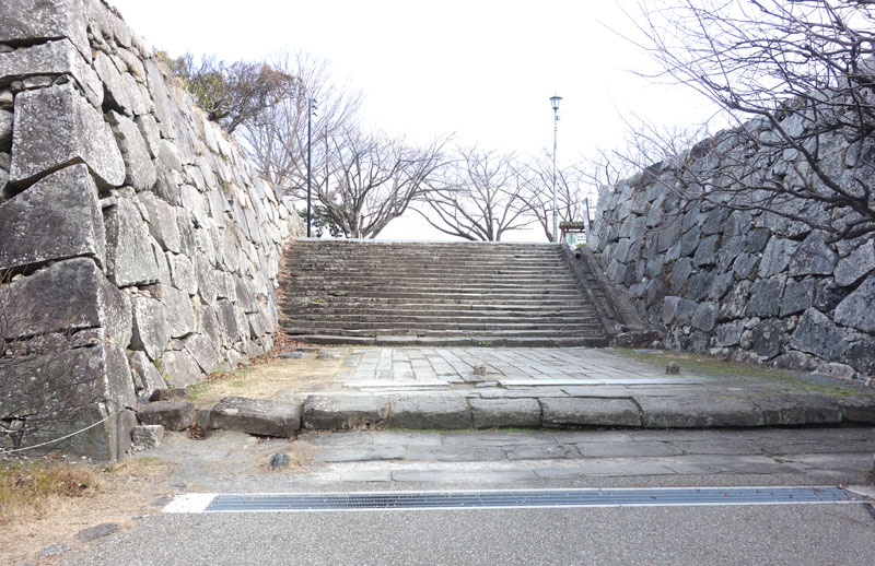 現在の本丸表御門跡