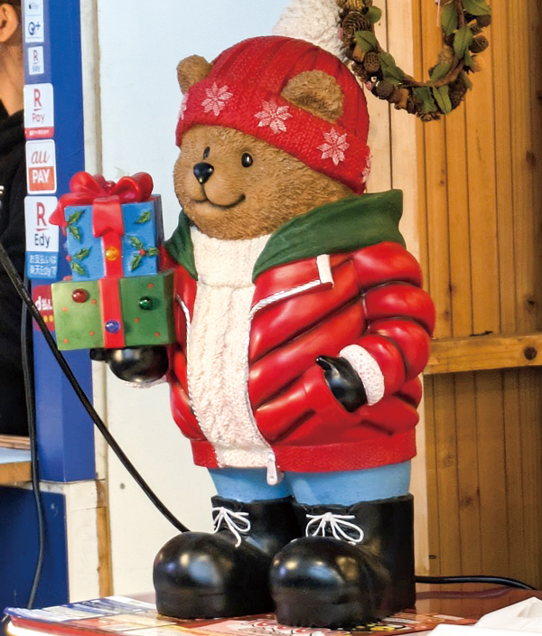 マスコット人形やぬいぐるみは可愛いのに野生熊が寄越すのは危ないカギ爪パンチ