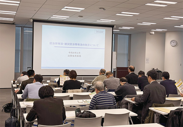 約300人が参加した東京・虎ノ門の会場