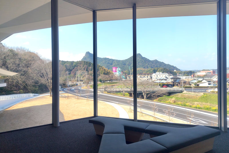 校内のいたるところから拝める御船山