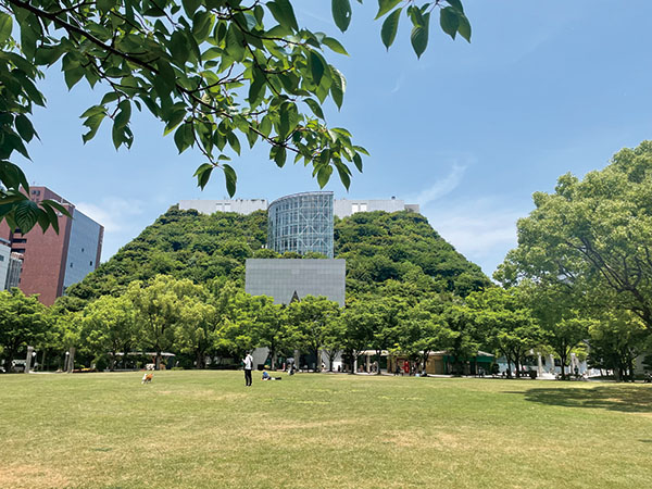 福岡市を代表するグリーンインフラ「アクロス天神」