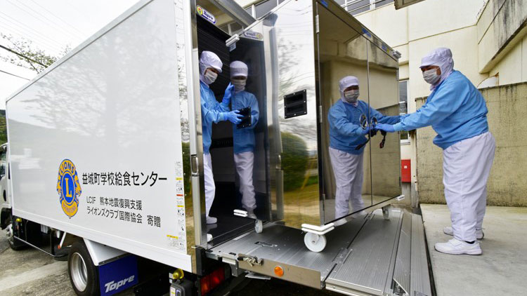 交付金を活用して購入された給食配送用トラック