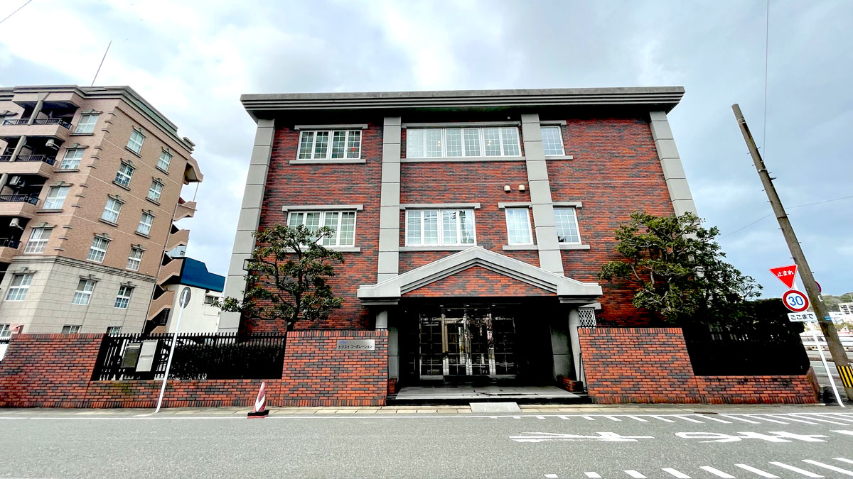 トクスイコーポレーション 社屋