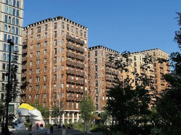 スウェーデンのCLT建築物（佐賀銀行提供）