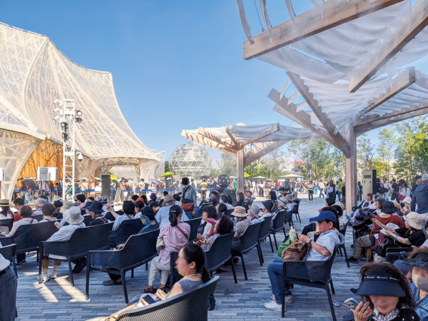 2_会場マップを団扇に貼り直した方々を多く見かけたことが再訪率の高さを思わせた