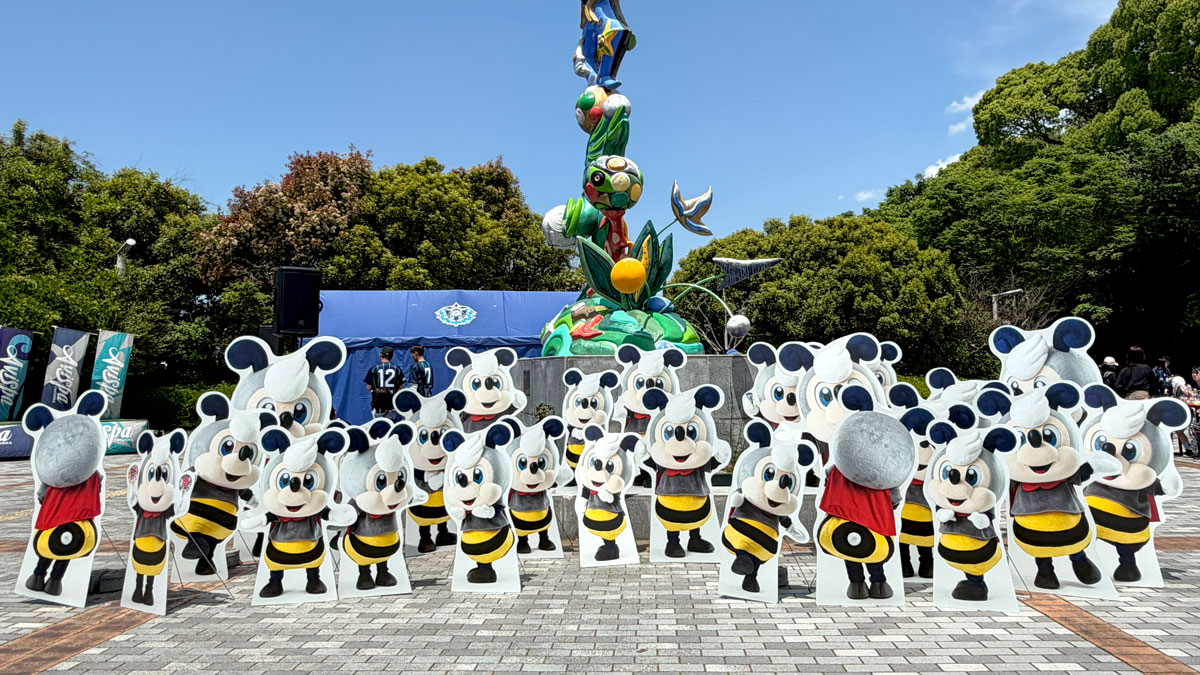 スタジアムに飾られたスビーくんのパネル
