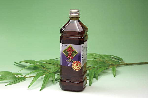小倉南区合馬地区の竹林資源を有効活用する目的で生産された「竹酢液」