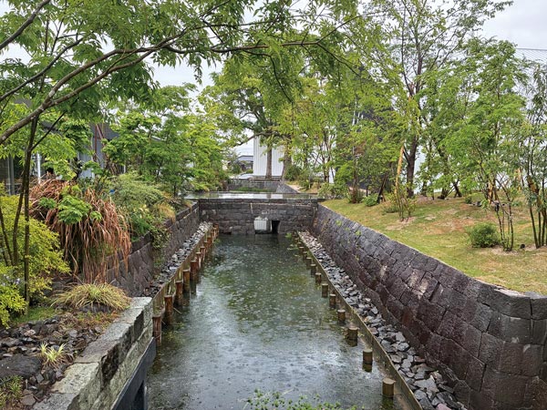 水路などは旧酒造のままに