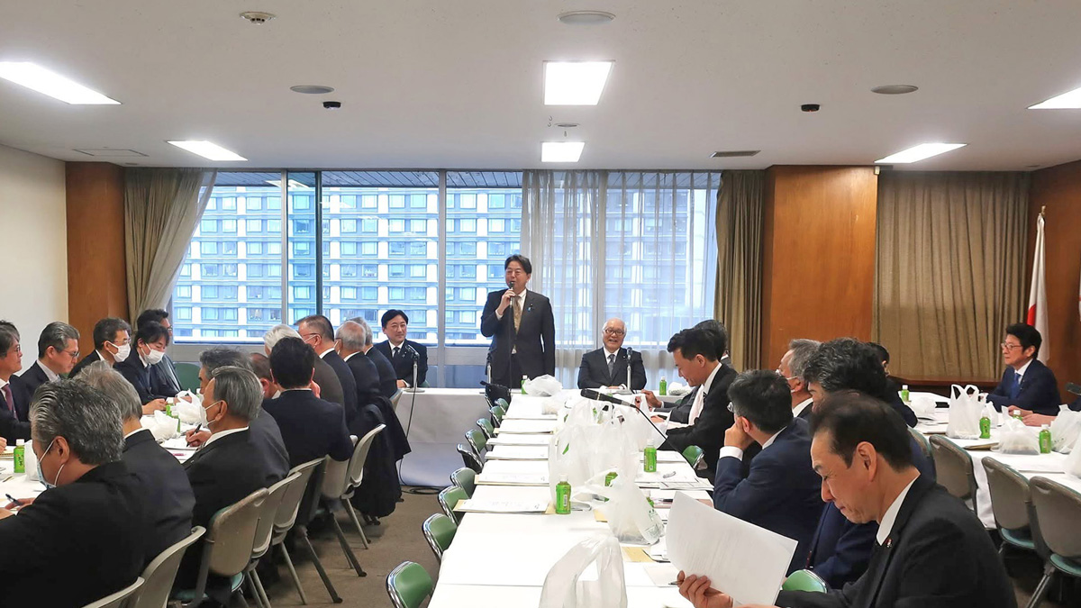 自民党ワンヘルス議員連盟設立総会で挨拶する林芳正氏