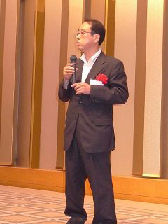 国土交通省住宅局長時代の和泉洋人氏（2009年 日管協の会合で挨拶）
