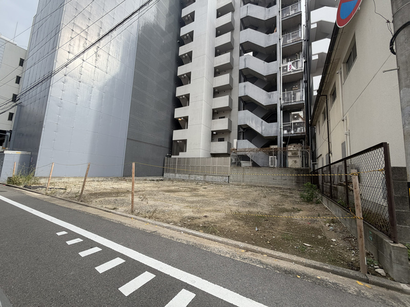 天神駅から徒歩6分のホテル開発用地（天神5丁目）2025年12月撮影 +外観CGパース