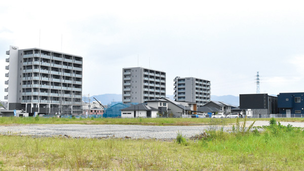 3棟建ち並ぶサンパーク新宮EXIA