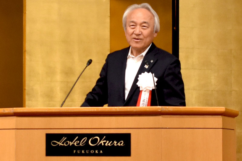 挨拶を述べる蔵内勇夫氏（当時・自民党県連常任相談役）