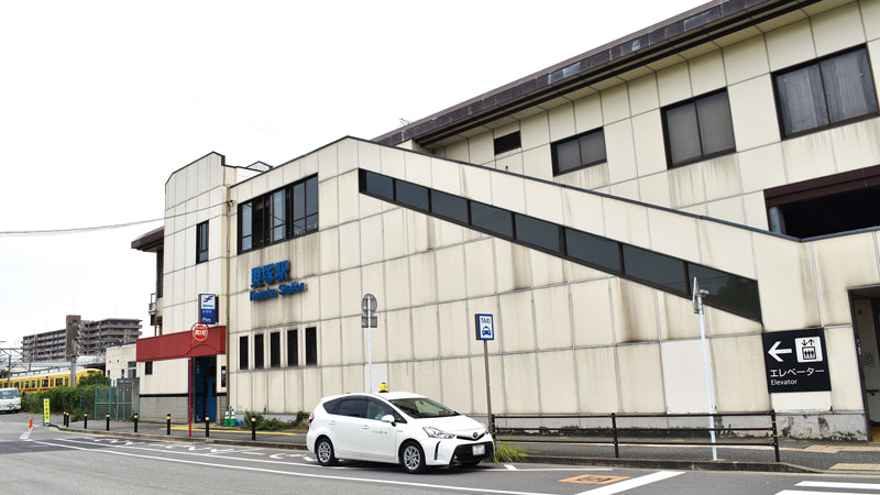 福岡市地下鉄と西鉄が接続する貝塚駅
