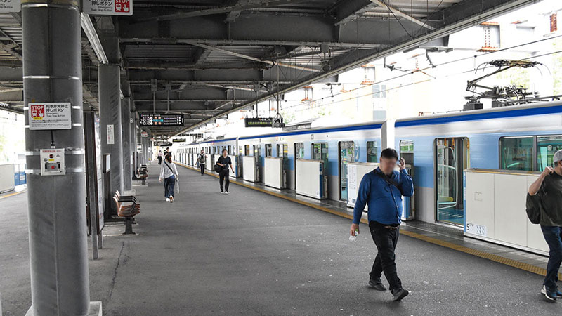 貝塚駅の地下鉄ホームは6両編成対応