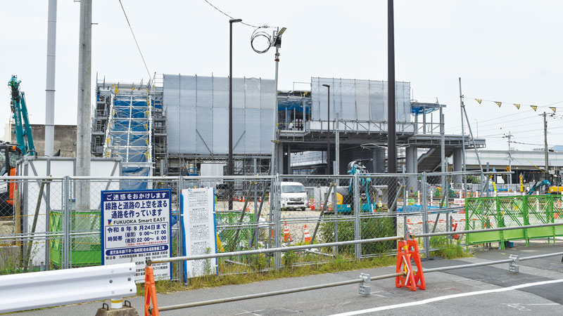 貝塚駅近くでは、JR新駅の開発も進む