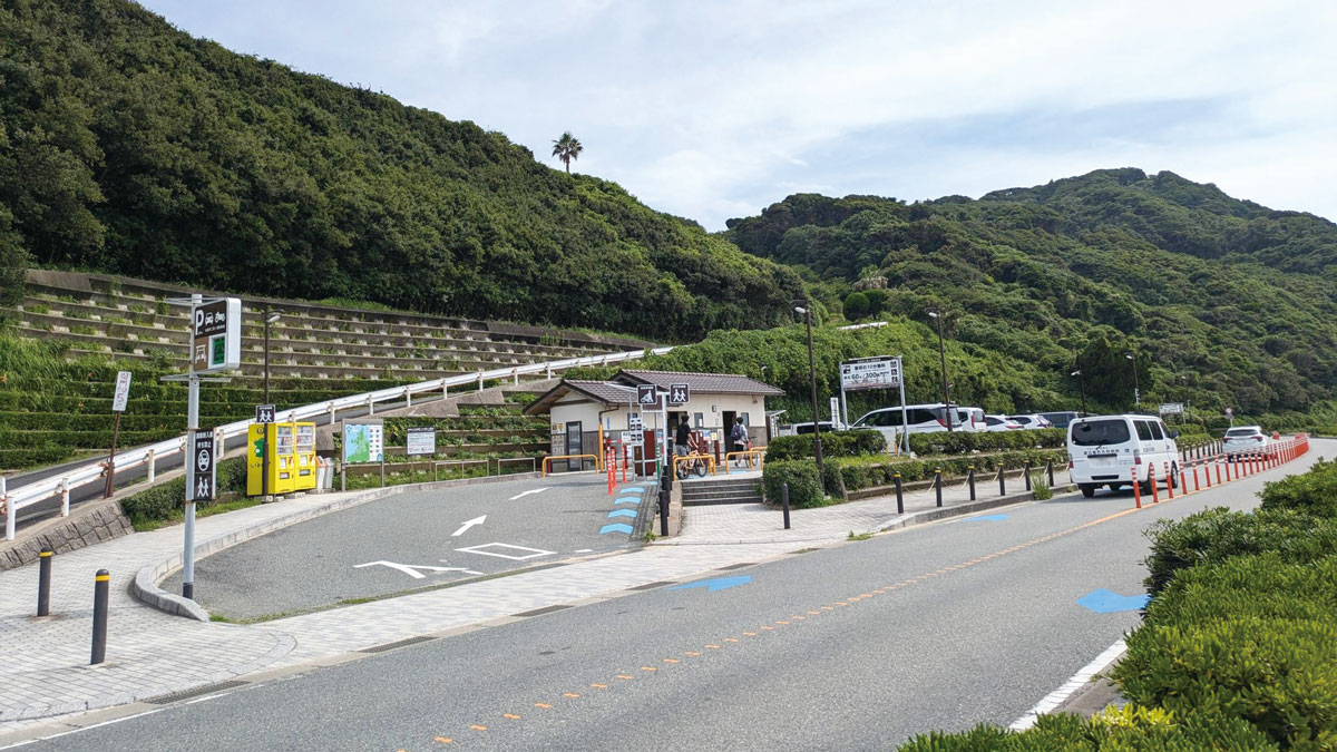 二見ヶ浦側の有料駐車場