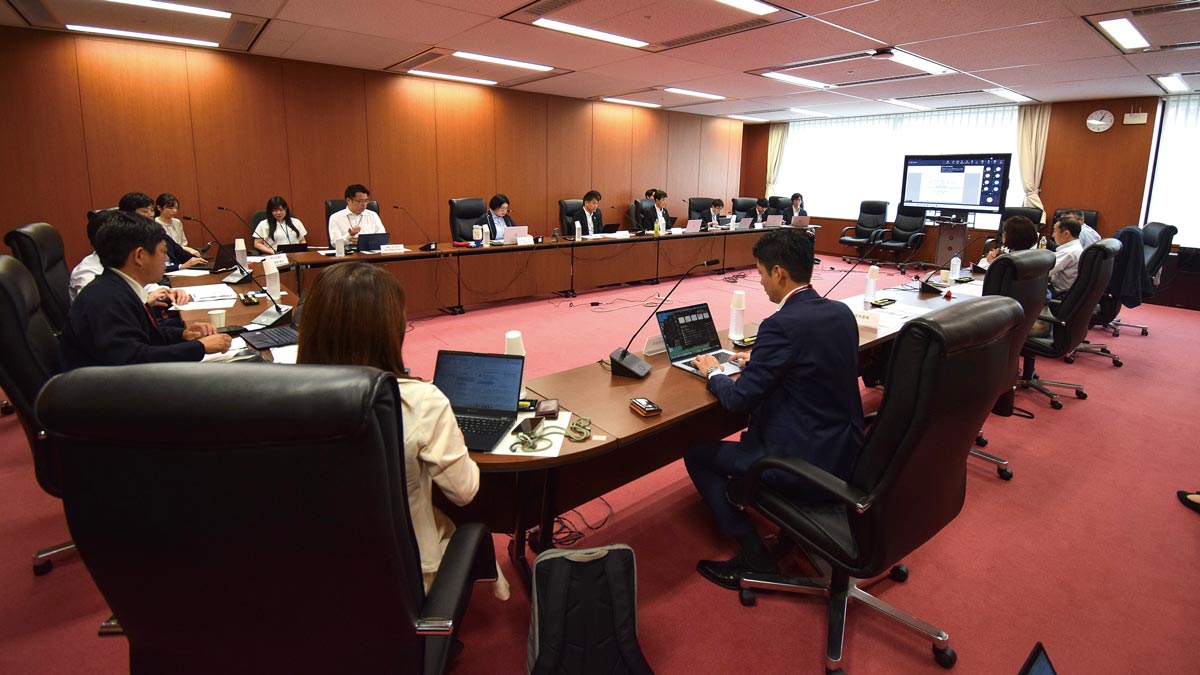 国土交通省内で冒頭のあいさつ以外は非公開で開催された「地域生活圏における社会的インパクトの可視化に関する検討会」