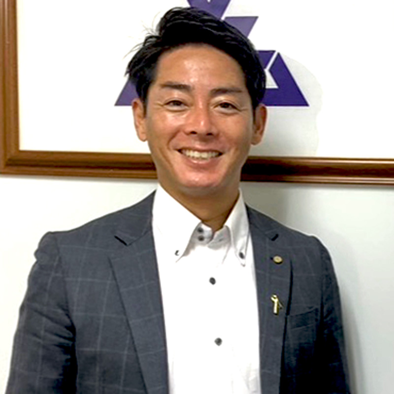 福岡市議会議員・新村優氏（2023年、市議会会派室で撮影）