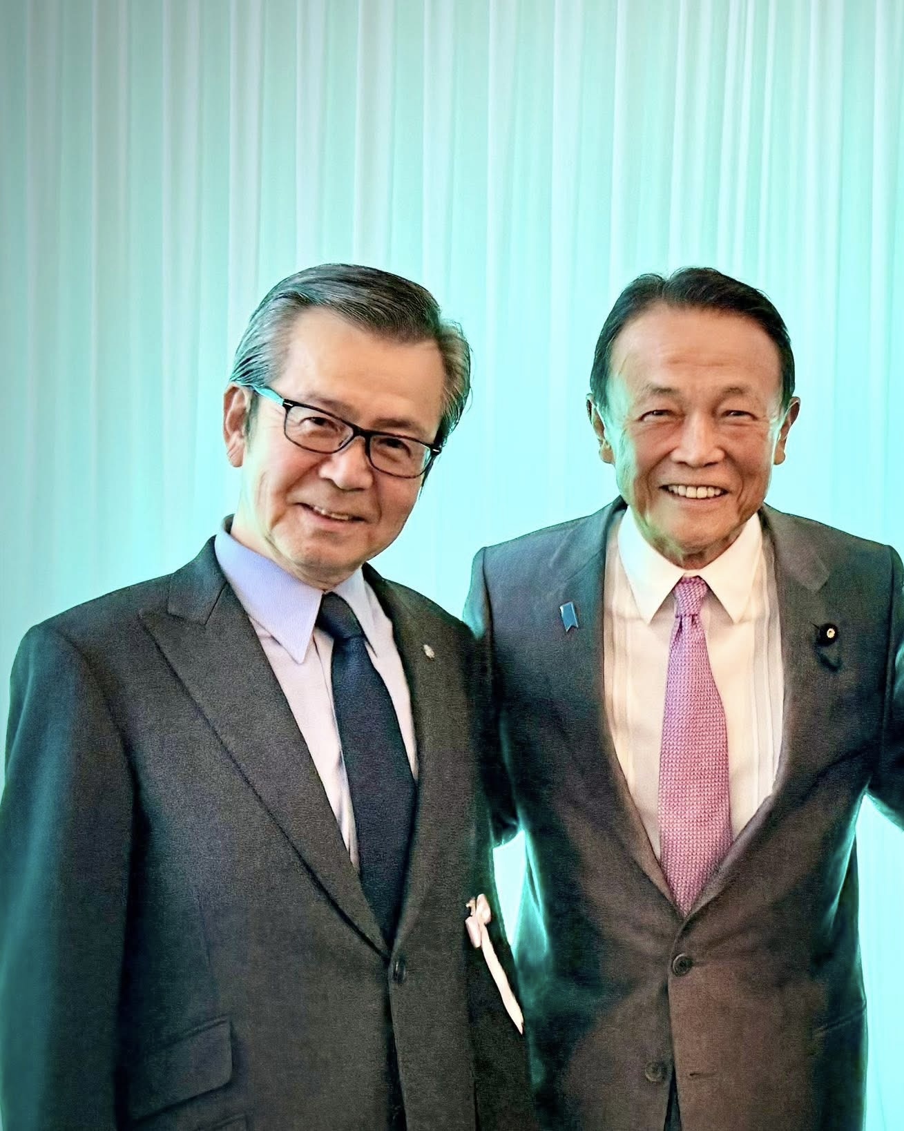 松本国寛自民党福岡県連会長と麻生太郎自民党副総裁