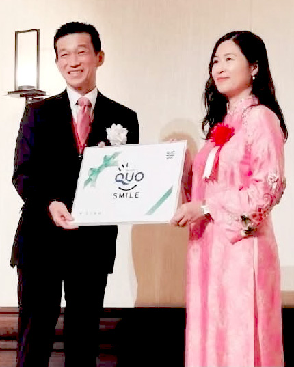 田中会長（左）とチン・ティ・マイ・フォン在福岡ベトナム総領事