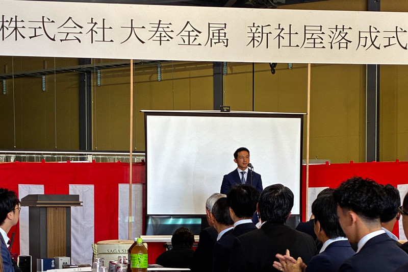 謝意を示す宮近社長