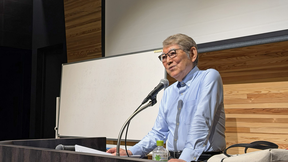 半世紀におよぶ玄洋社研究の成果を語る石瀧豊美氏