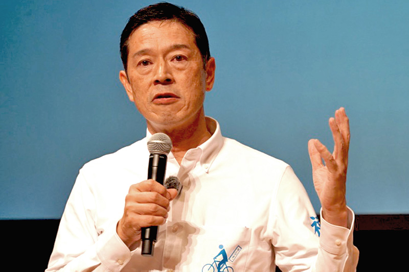 集会で熱く語る稲富修二氏