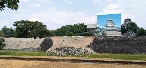熊本城のくじけない復旧姿が地域を元気づけ、観光を奮い起こし、残る長い工程に希望を添える