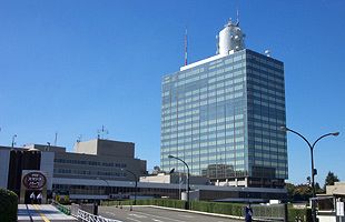 テレビ放送のネット同時配信、NHKがほくそ笑む理由