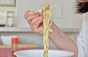 明星食品、即席カップ・袋めん10シリーズを値上げへ
