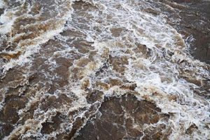 豪雨による被害は世界を飲み込みつつある：最大の危機は中国の三峡ダムの決壊