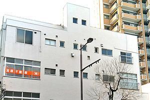 まちかど風景・中央区～六本松駅側に照栄建設のマンション