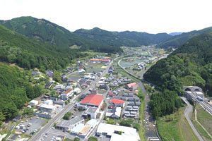 市町村大合併を拒否、過疎化でも村の地場産業を復活（前）