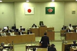 指摘された人事採用は「公募」へ　議会で町議子息の特別扱い追及～福岡県宇美町 