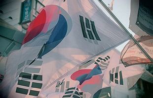 大丈夫か、韓国！？／パク・クネ政権、窮地に立つ／経済も急速に悪化